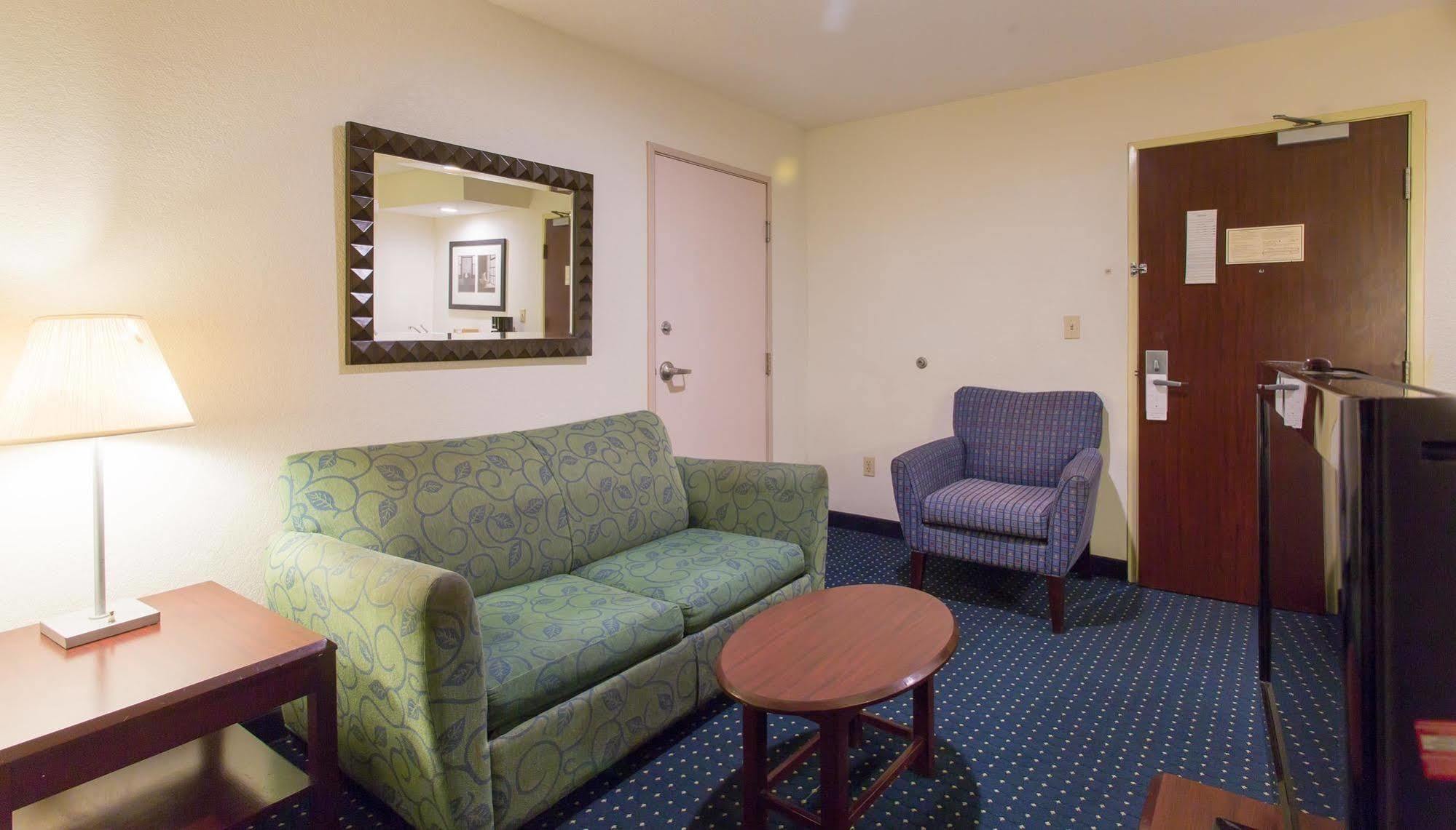 Studios And Suites 4 Less - Gum Road Chesapeake Extérieur photo